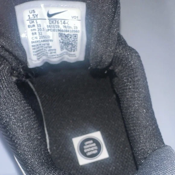 Kids Nike Dual-Tone Black and White Running Shoes - Picture 5 of 6